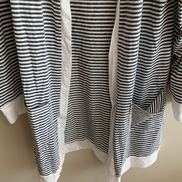 Tickled teal size medium Striped grey and White Women's cardigan - Picture 3 of 5